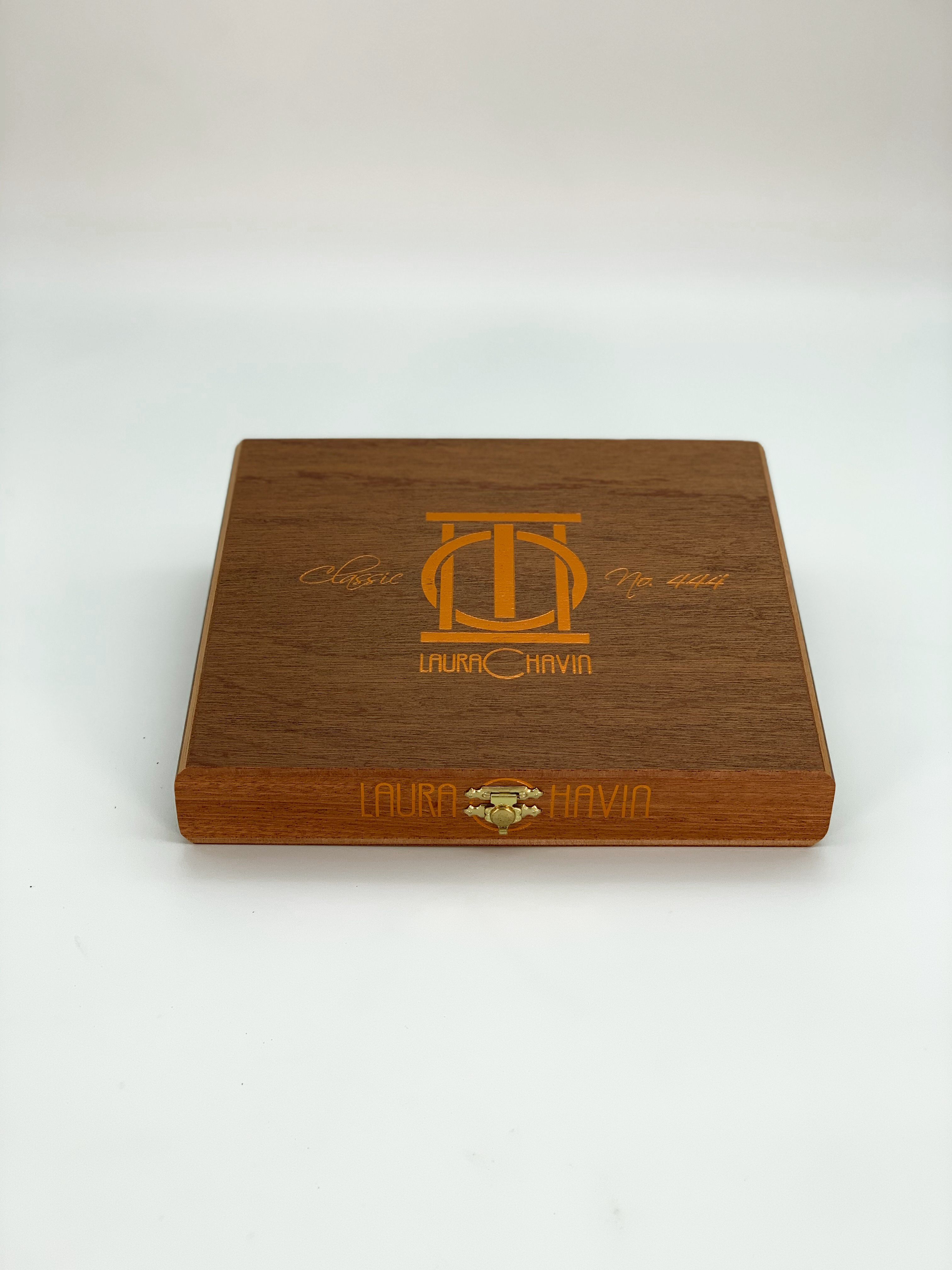 Laura Chavin Classic No. 444 in the elegant wooden box of 10