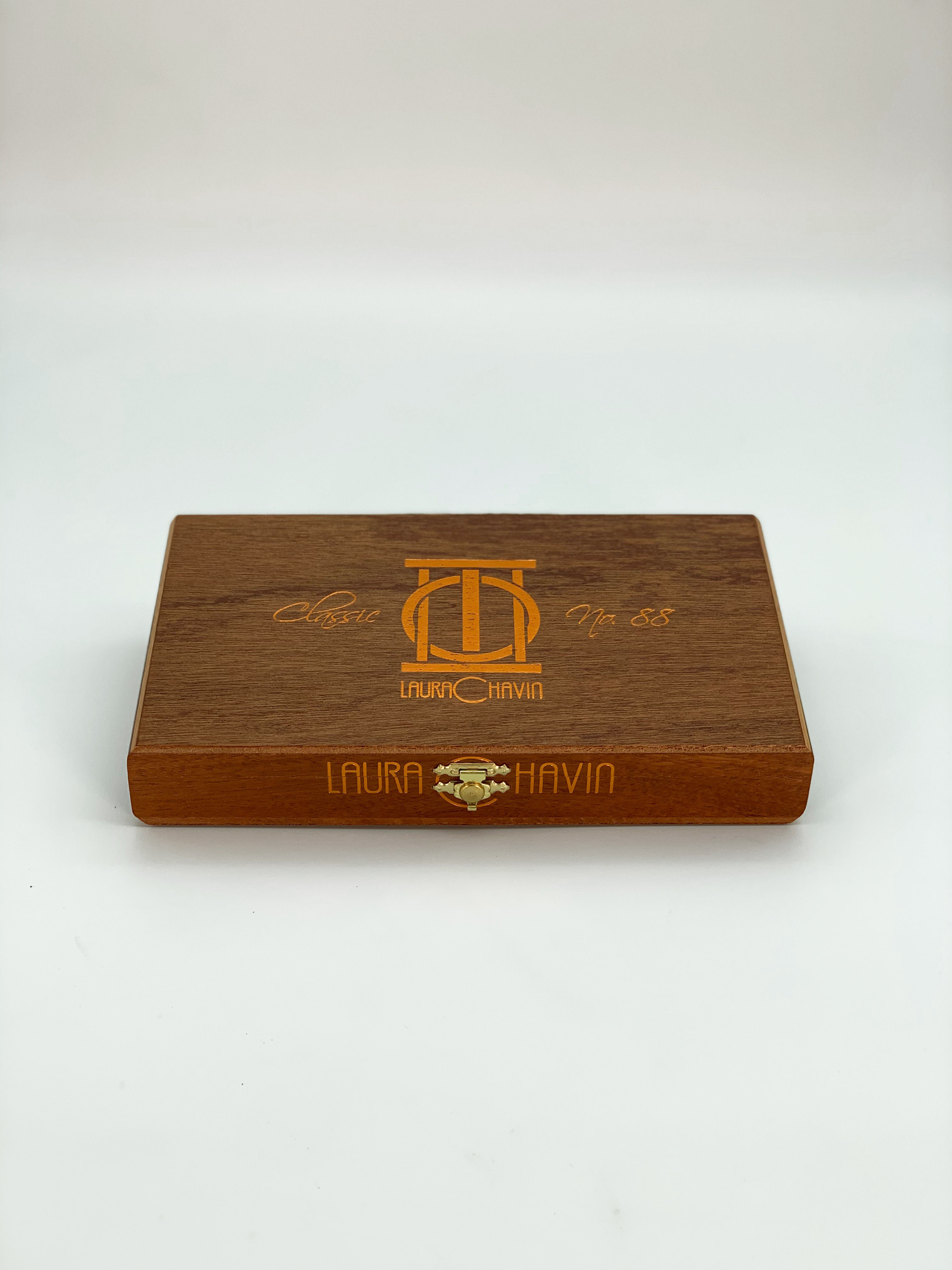 Laura Chavin Classic No. 88 Perfecto in wooden box of 10