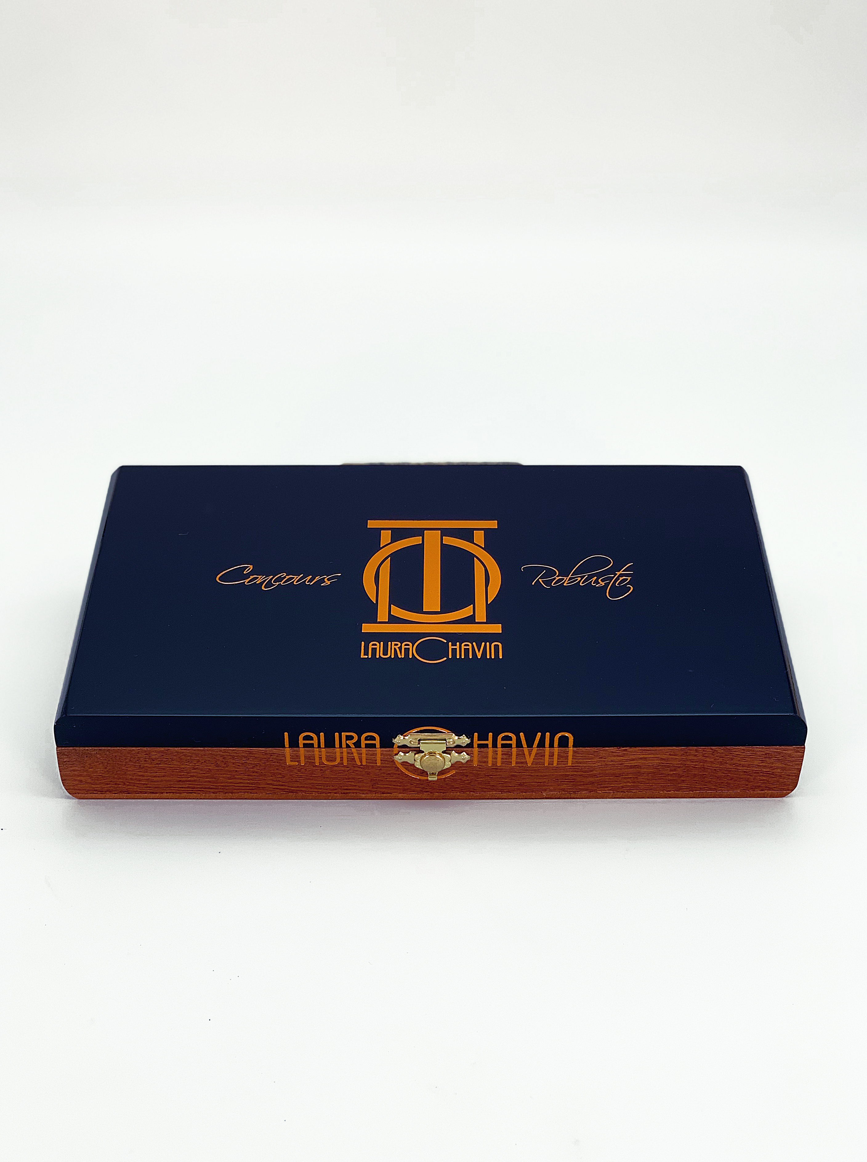 Laura Chavin Concours Robusto wooden box of 10